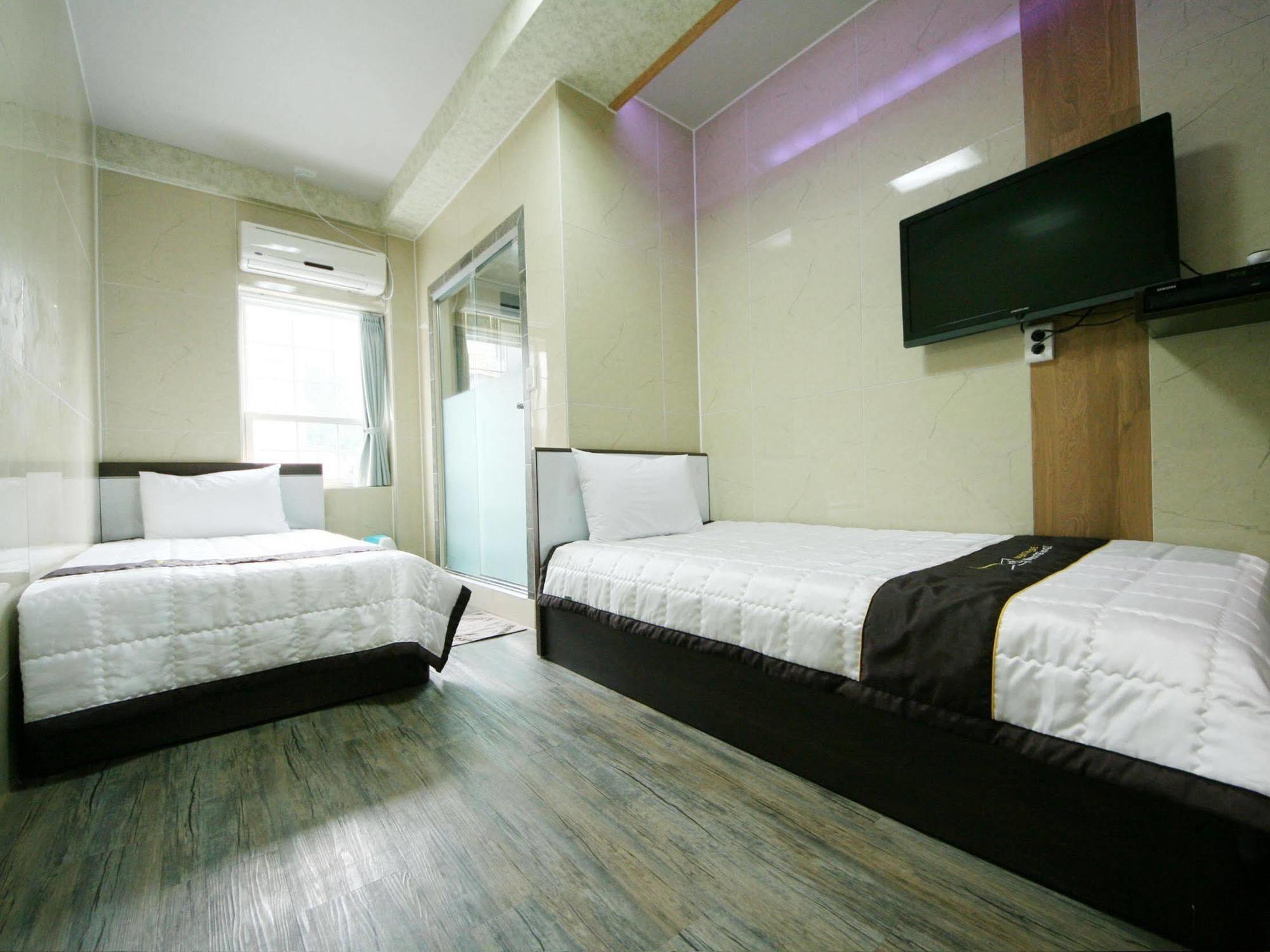 Guesthouse Myeongdong 2 Seul Esterno foto
