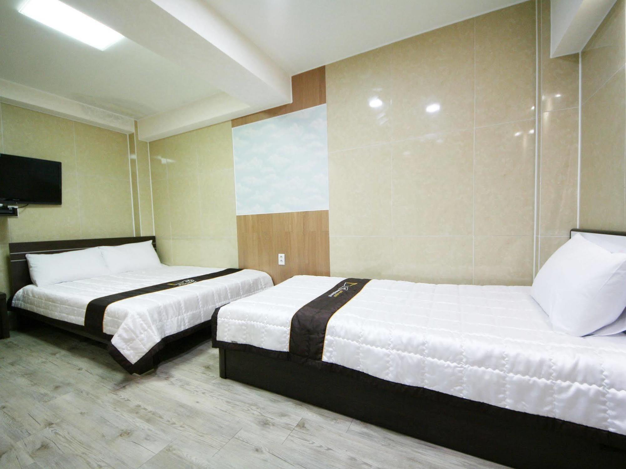 Guesthouse Myeongdong 2 Seul Esterno foto