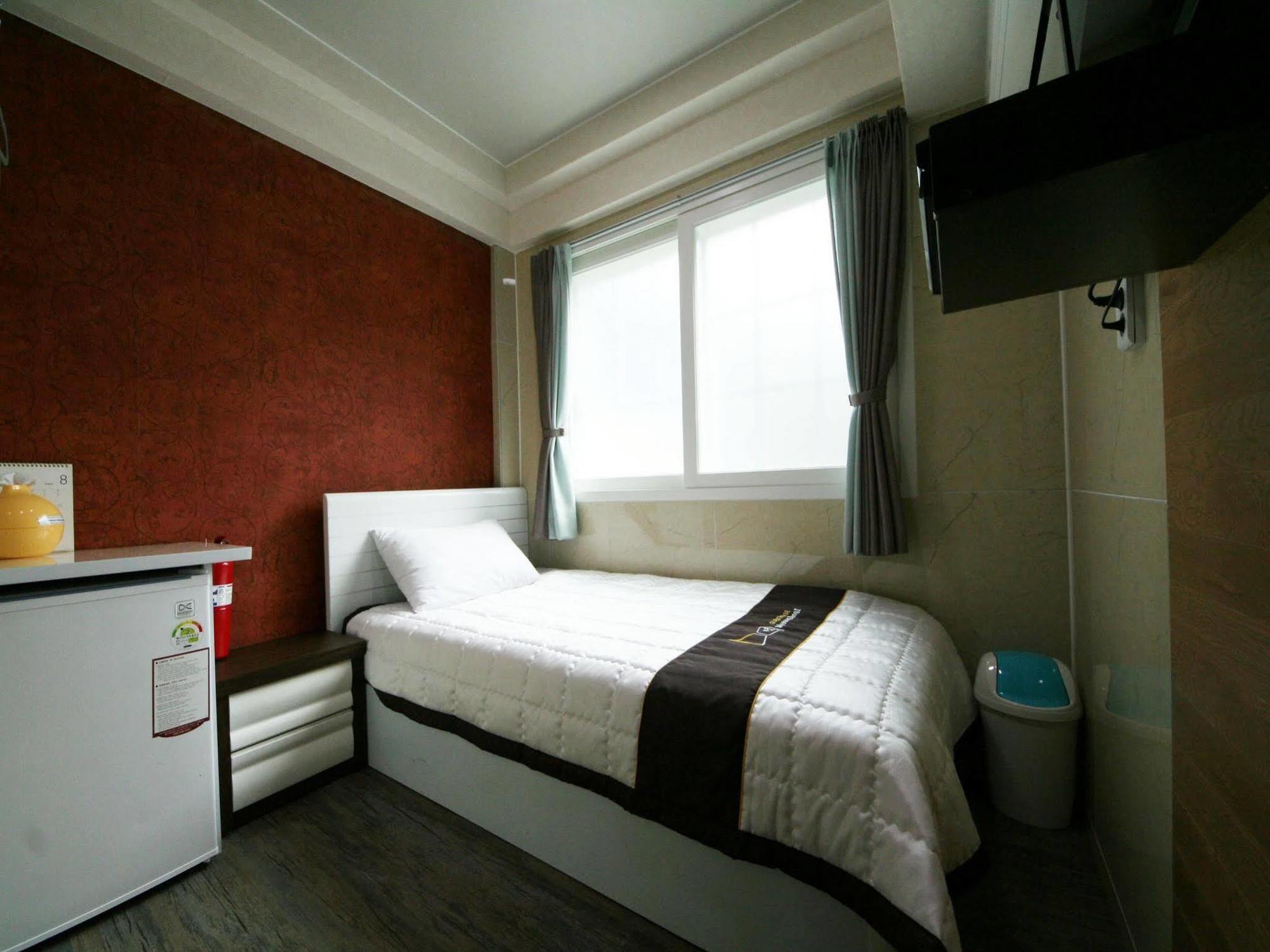Guesthouse Myeongdong 2 Seul Esterno foto