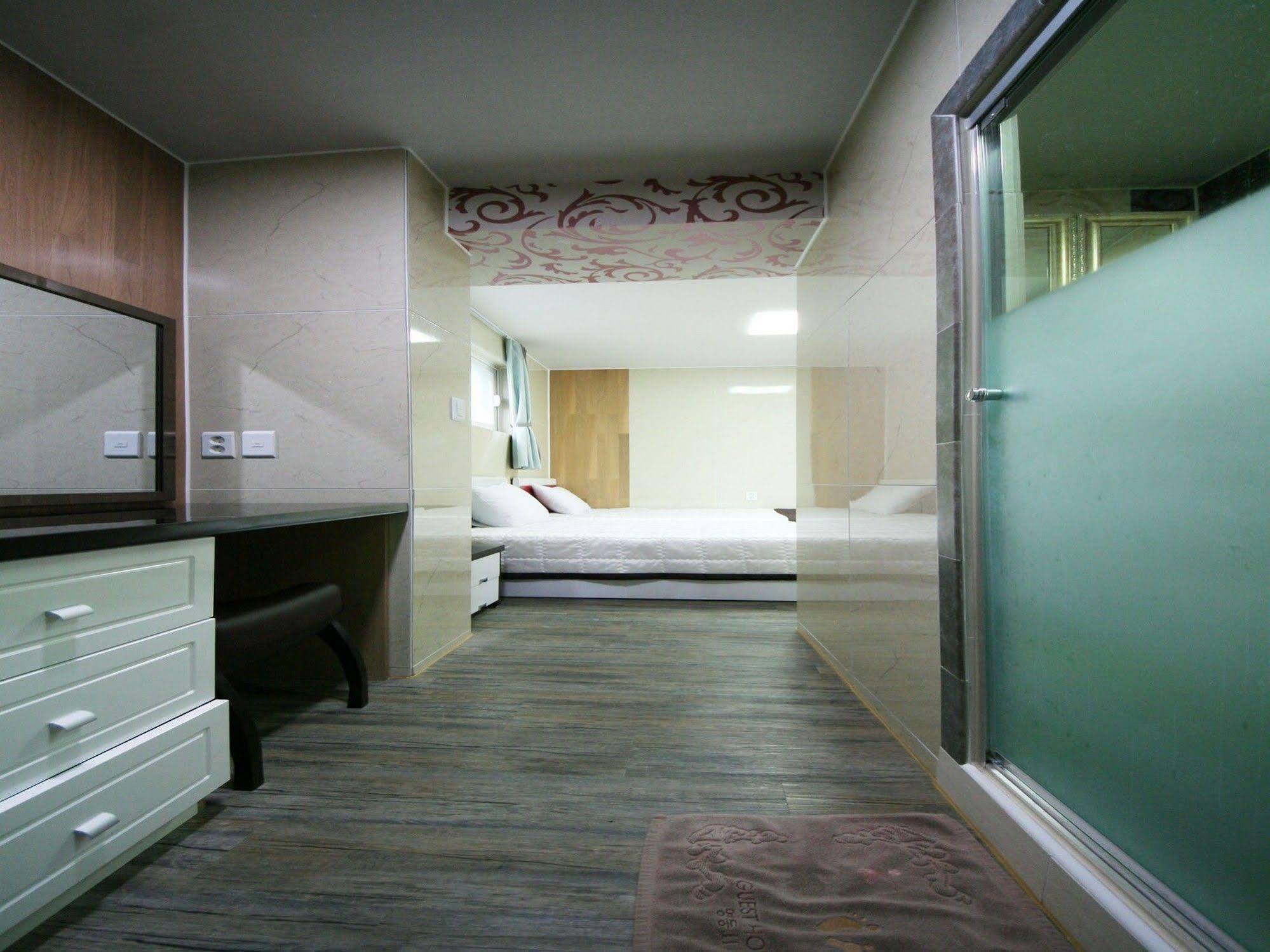 Guesthouse Myeongdong 2 Seul Esterno foto